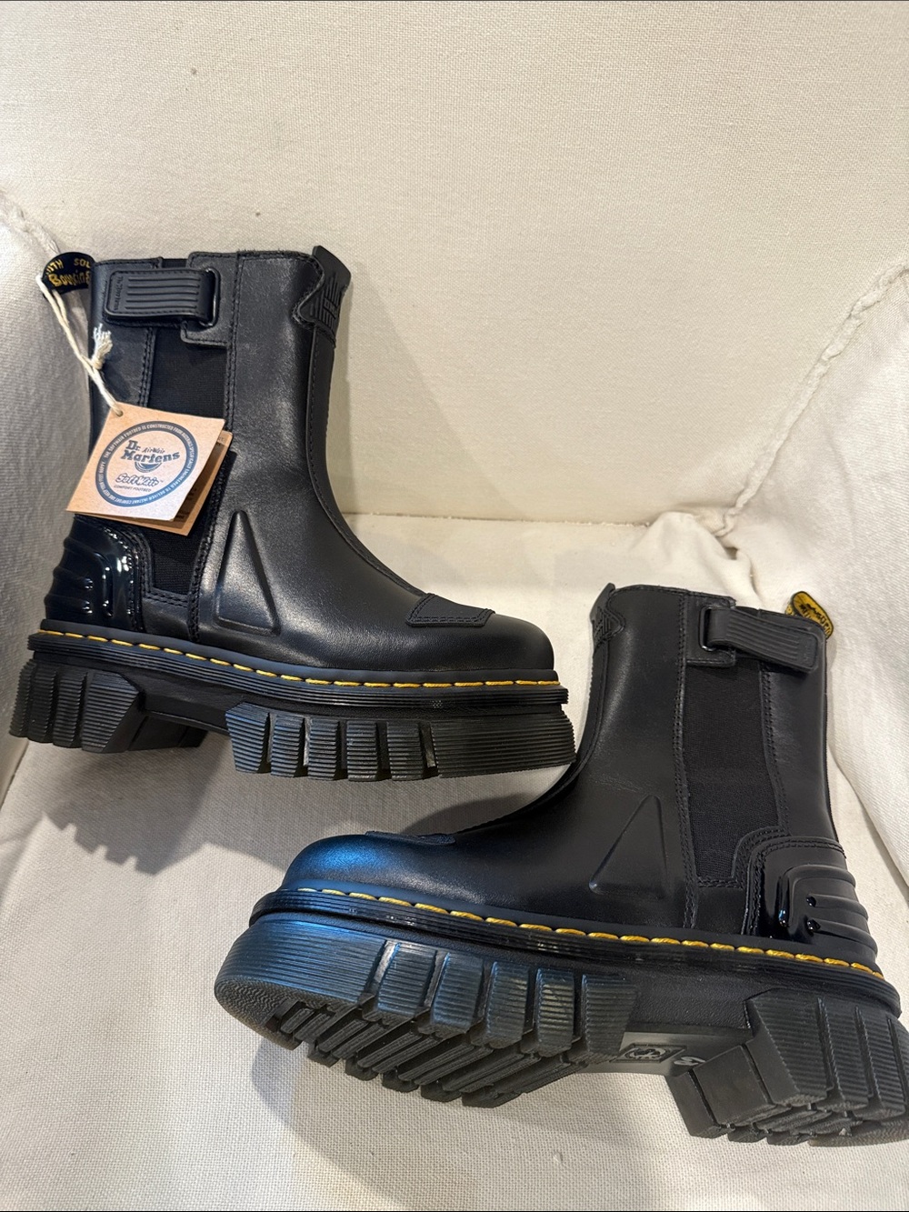 NWT:🔳 Audrick Chelsea Boot
Dr. Martens🔳 - Picture 4 of 10
